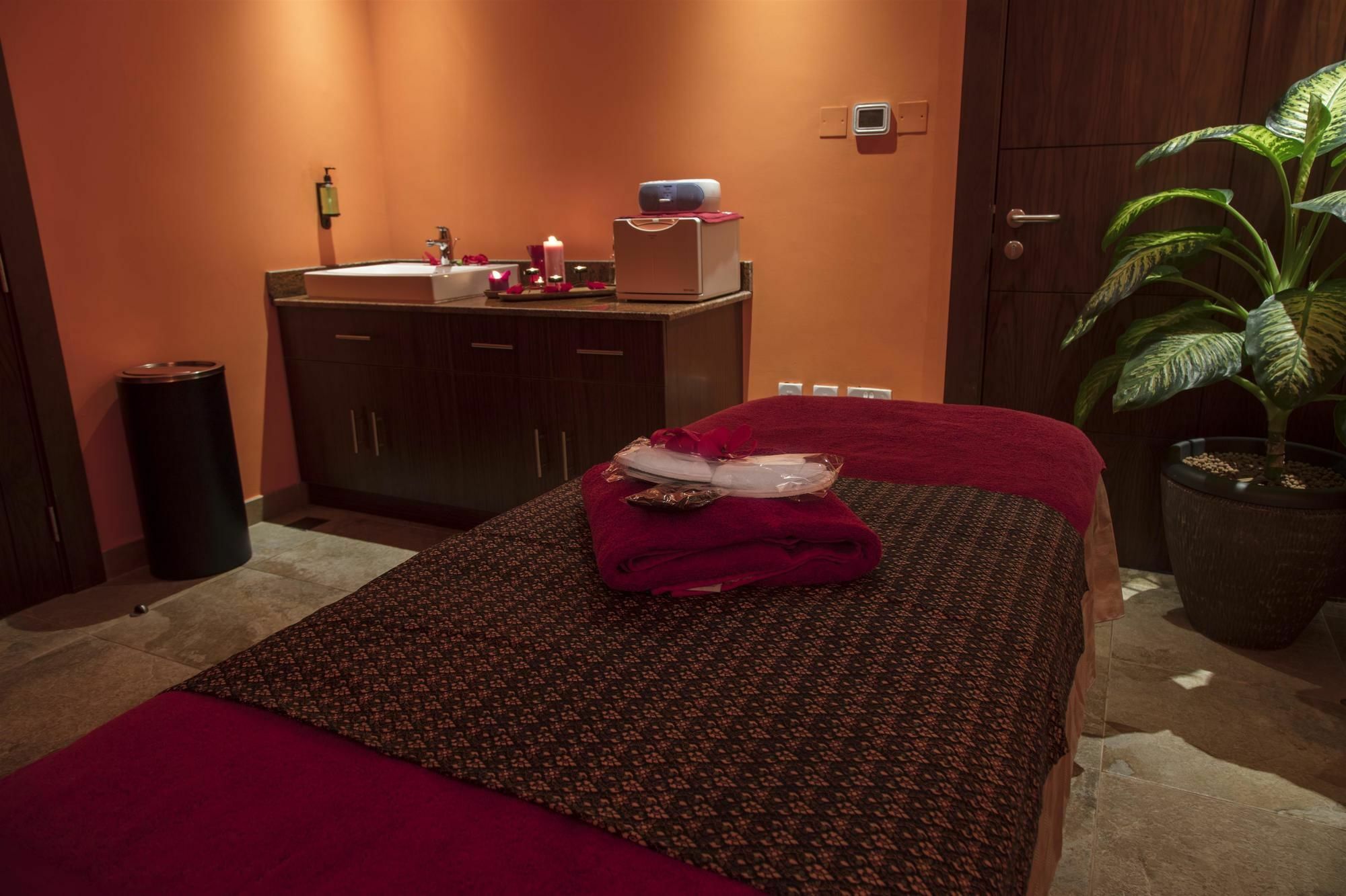 Coral Muscat Hotel And Apartments Екстер'єр фото