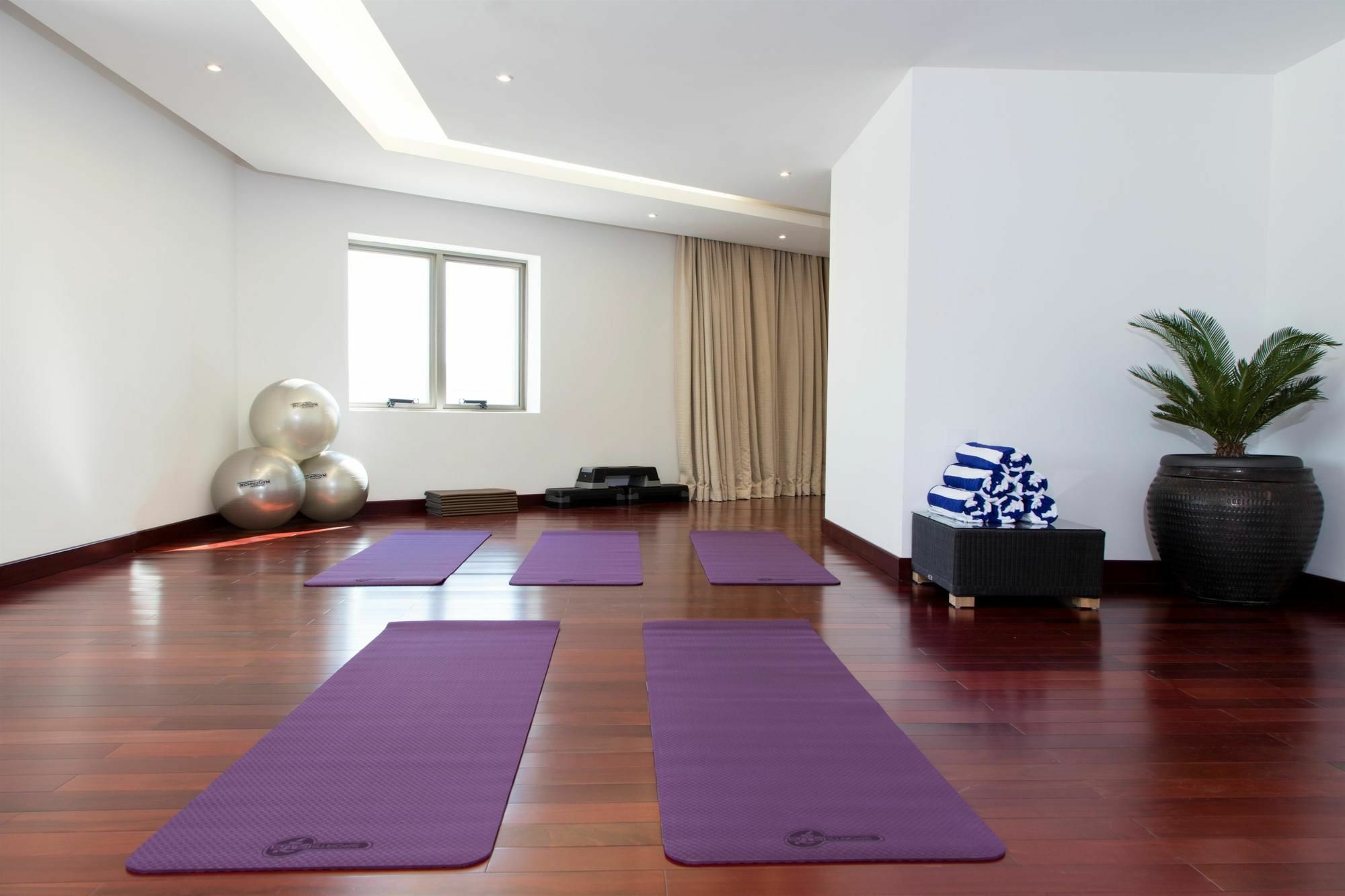 Coral Muscat Hotel And Apartments Екстер'єр фото